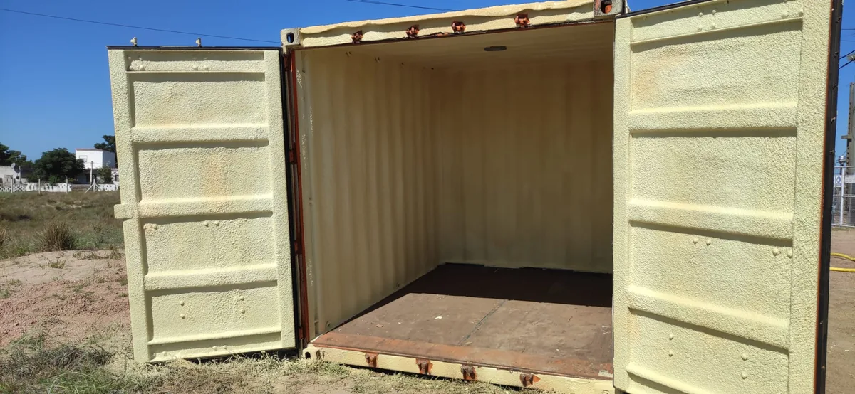 Contenedor aislado con poliuretano proyectado