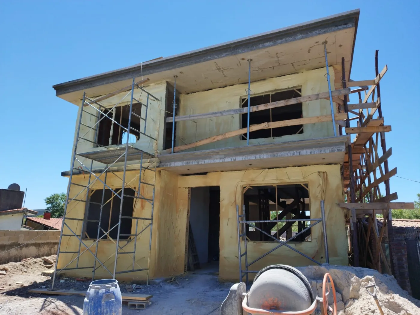 Vivienda en obra con poliuretano proyectado
